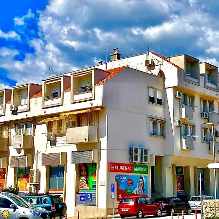 F&j Apartment